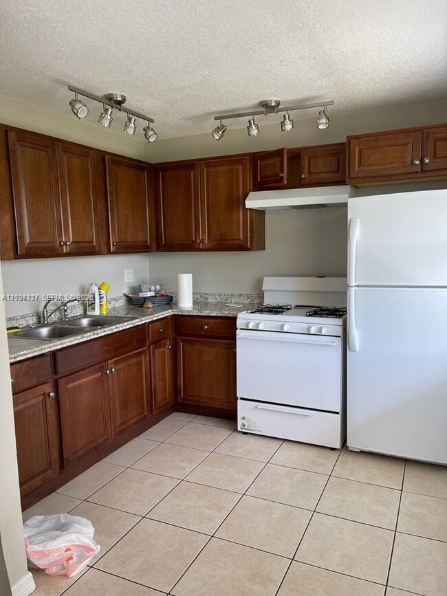 Photo - 588 Holly Dr Unit B