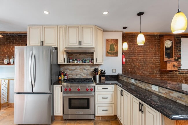 Building Photo - 222 Willow Ave Unit 2A