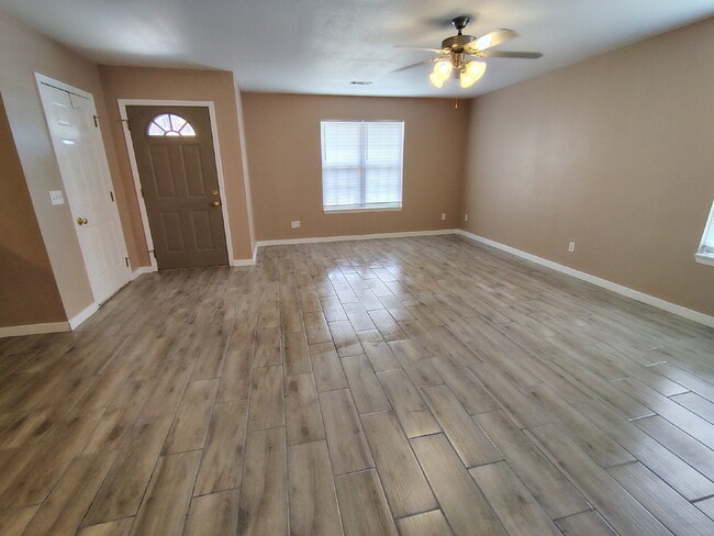 Photo - 1700 Joshua Pl Unit B