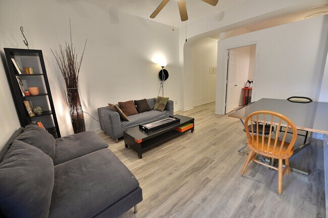 Photo - 900 Sherbrooke St W Unit 12