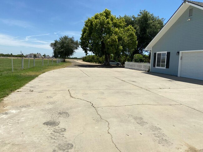 Beautiful country living coming soon! - Beautiful country living coming soon! House