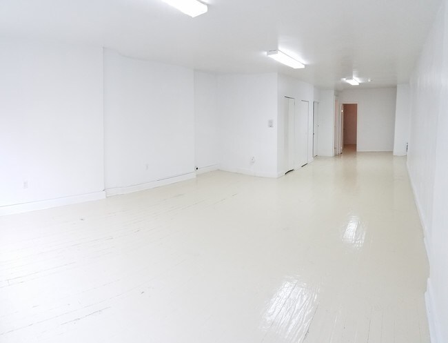 Photo - 354 W 37th St