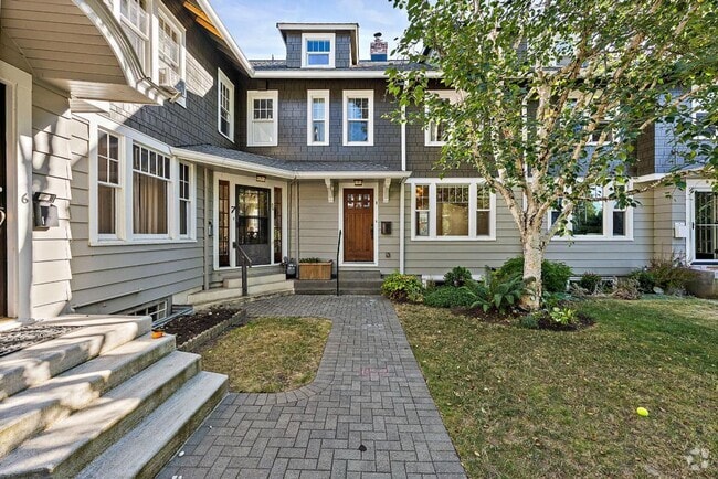 Building Photo - Modern 4-Story Townhouse in Tacoma’s Histo...