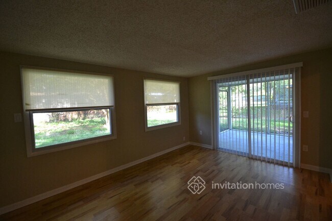 Photo - 559 Vine Ave