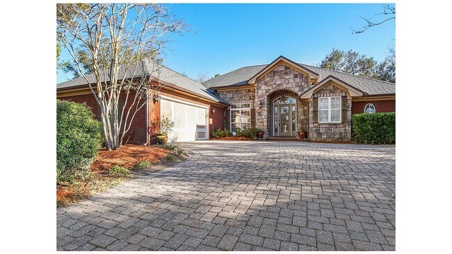 Building Photo - Lake Merial Rental