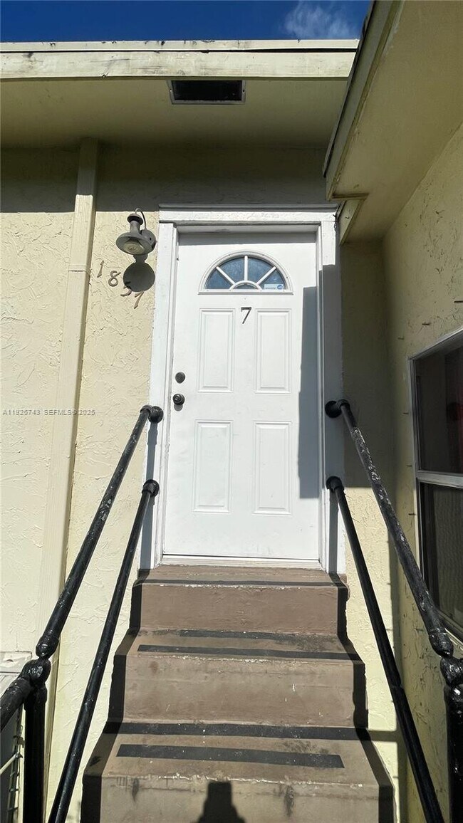 Photo - 1857 Buchanan St Unit 7