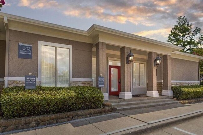 Photo - 500 S Interstate 35 Unidad d2