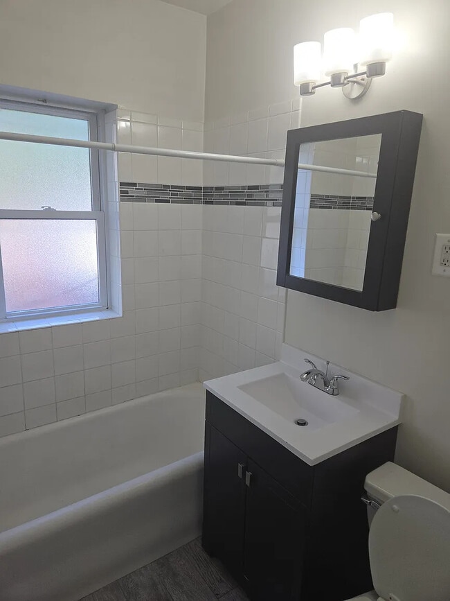 Photo - 3825 N Greenview Ave Unit 3E