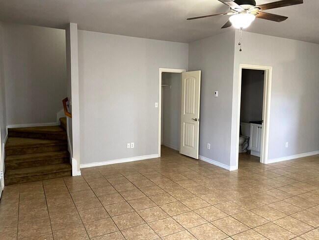 Photo - 906 Parkplace Ridge