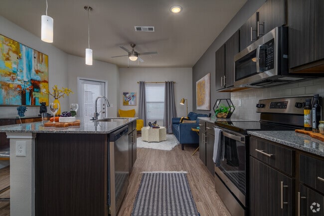 1BR, 1BA - 647SF Kitchen