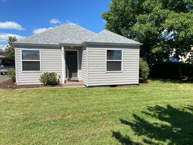 Building Photo - Beautifully Remodeled Springfield Cottage Rental