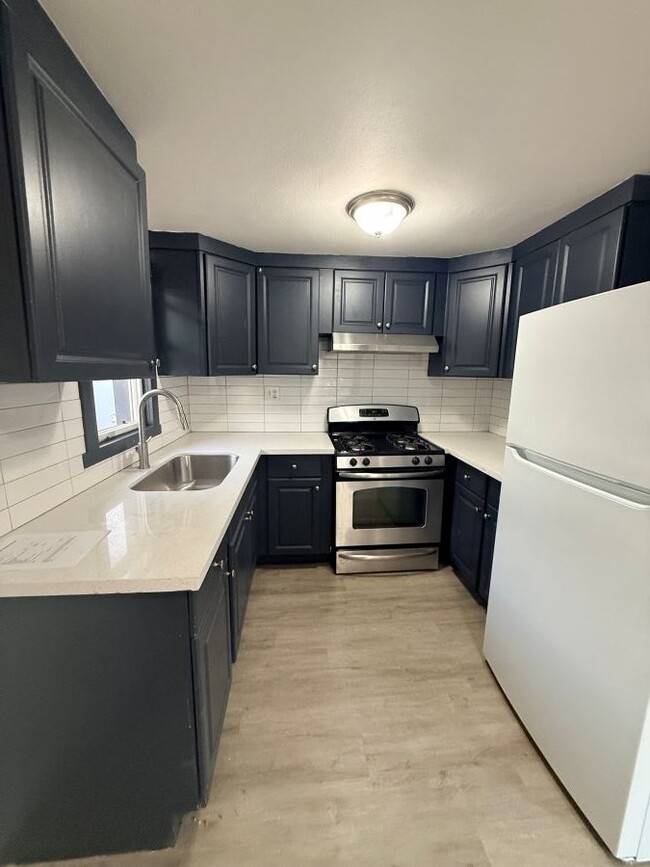 177 W B St
