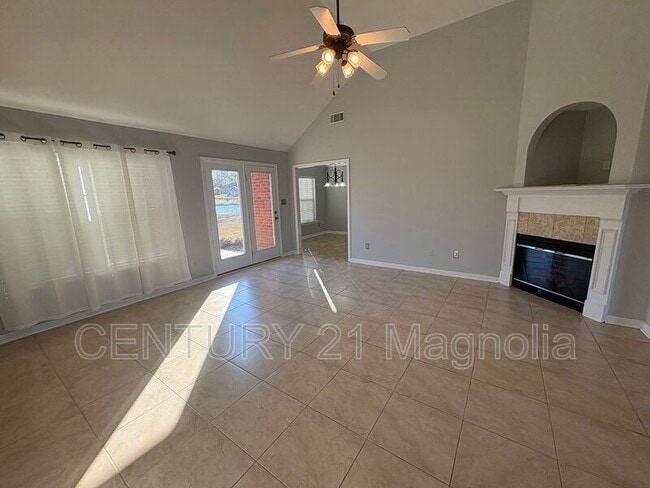 Photo - 2026 Lake Forest Dr