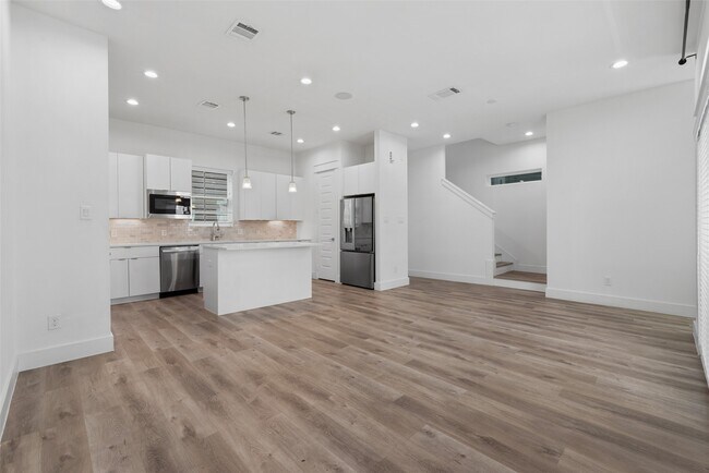 Photo - 513 Schweikhardt St