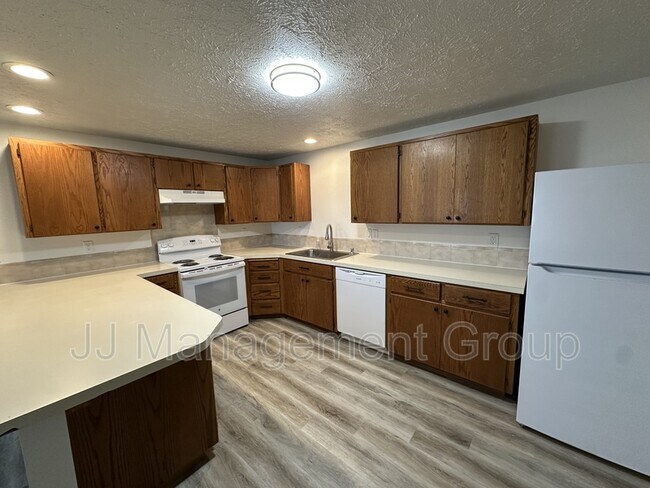 Photo - 1223 2nd St Unit Webster Apartments