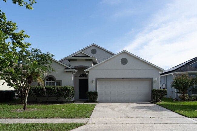 Building Photo - **Charming 4BR/2BA Pond-View Home with Boat Ramp Access – East Orlando **