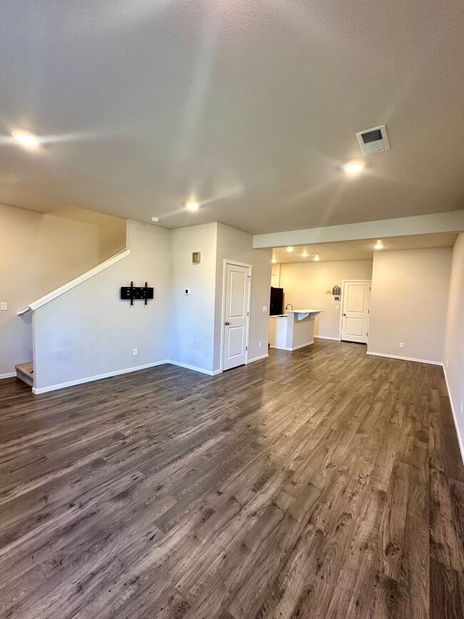 Photo - ? Modern 3-Bedroom Townhouse with Bright O...