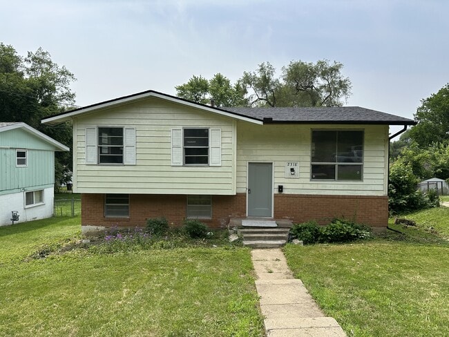 Building Photo - 2318 W Butler St Rental