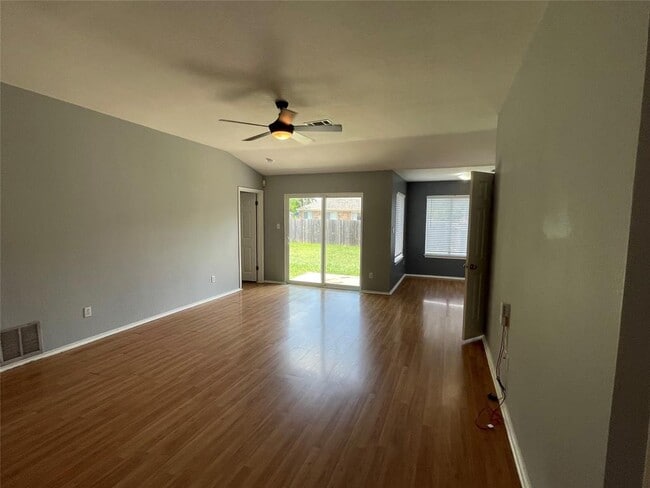 Photo - 2501 Willow Way