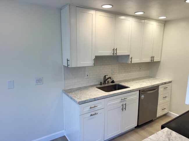 Kitchen - 8163 Redlands St Unit 40