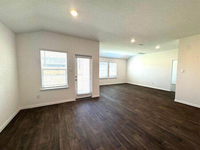 Photo - 346 Gladiola Lp