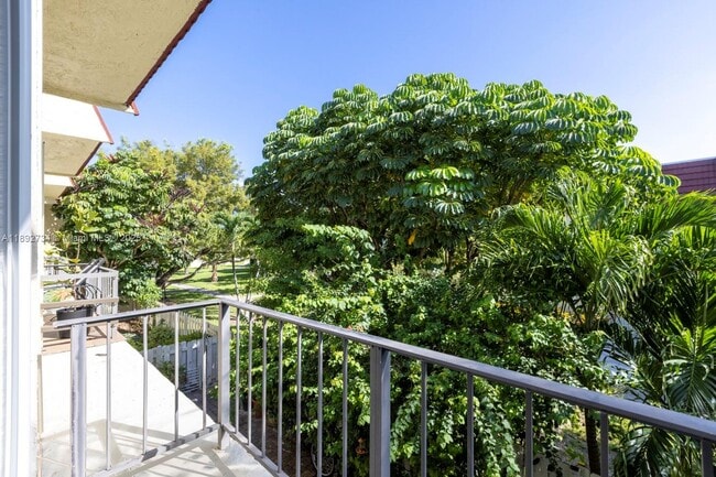 Photo - 1655 NE 115th St