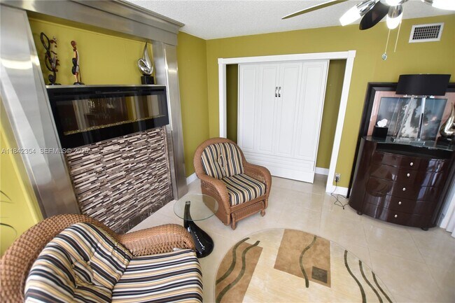 Photo - 3800 Oaks Clubhouse Dr Unit 309