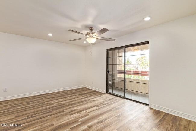 Building Photo - 3131 W Cochise Dr Unit 252 Rental