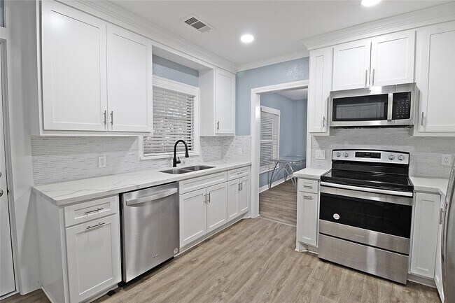 Photo - 7509 Elm St