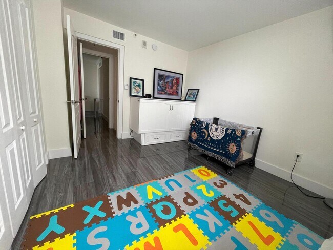 Photo - 2457 Collins Ave Unidad 504