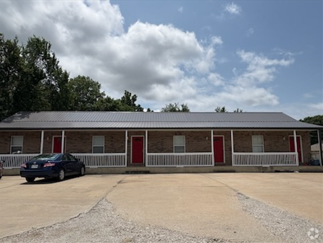 Building Photo - 801 Johnson Cir Unit 801 Johnson Cir B Rental