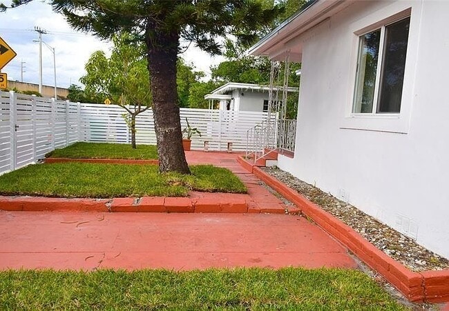 Photo - 5715 NW 6th Ave