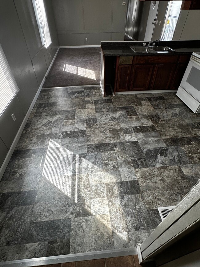 Photo - 32 Somerset Dr