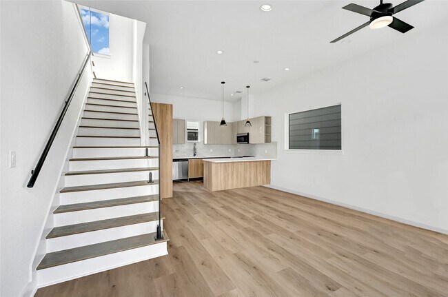 Photo - 2595 Paul Quinn St