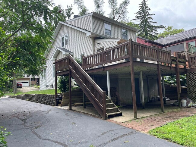 Photo - 902 Pioneer St