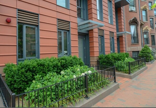 Building Photo - 691 Massachusetts Ave Unit 102
