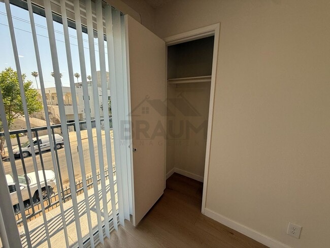 Photo - 14801 Delano St Unit 6