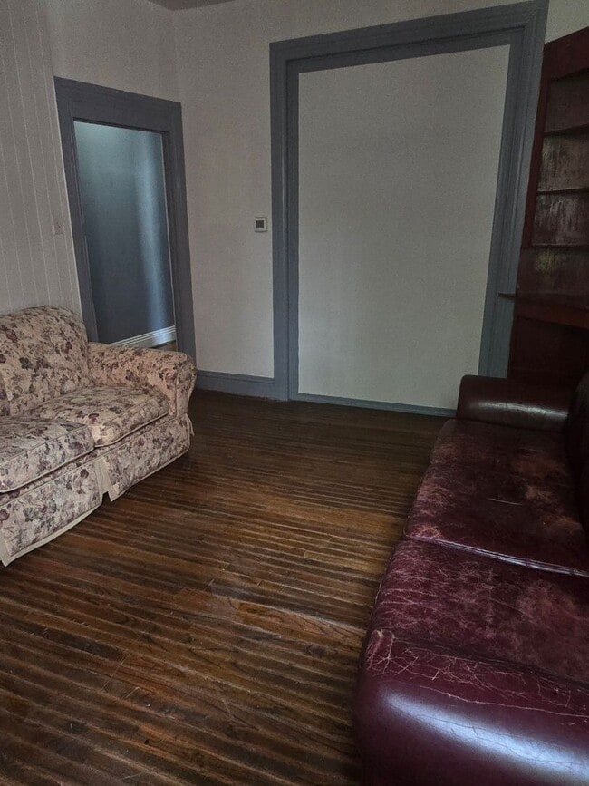 228 W Jackson St