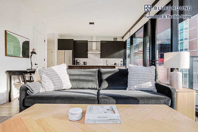 Photo - 535 N St Clair St Unidad FL7-ID1145