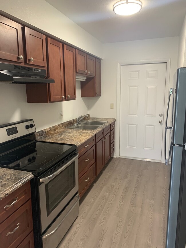 1BR, 1BA - Kitchen