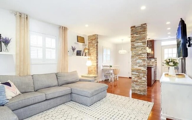 Photo - 329 Wesmond Dr