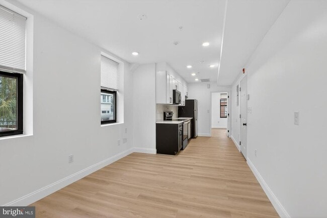 Building Photo - 712 N American St Unit 2