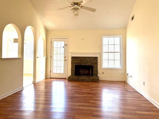 Photo - 106 Wesley Way