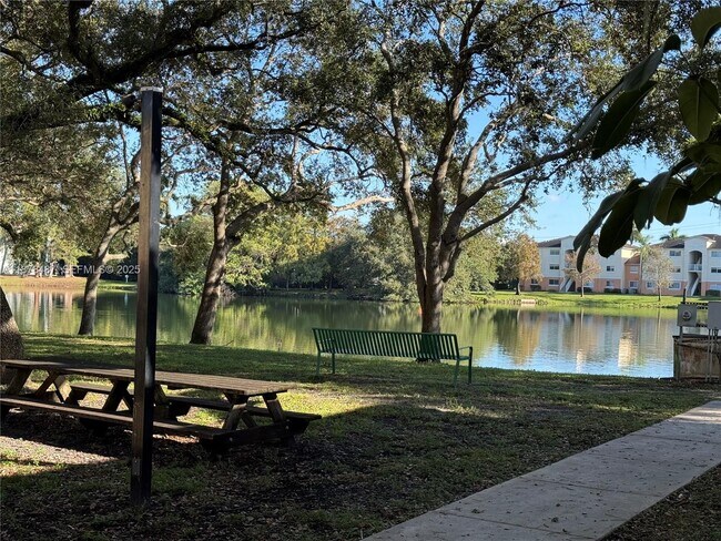 Photo - 3670 N 56th Ave Unidad 705