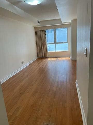 Photo - 55-1855 Bloor St E