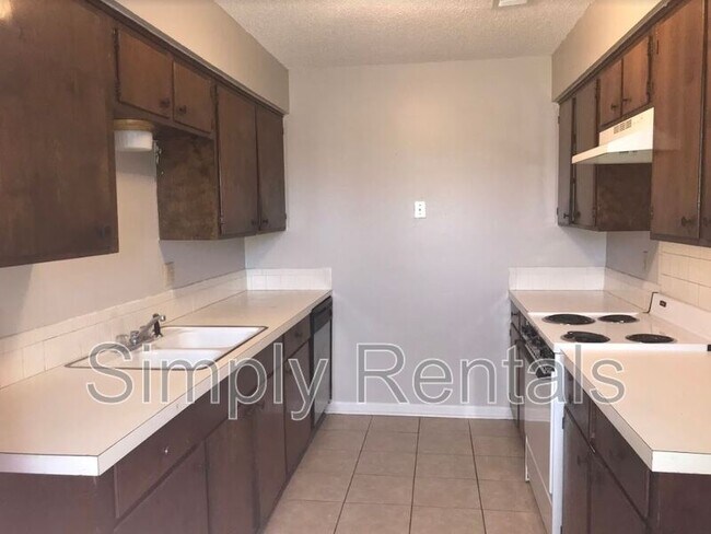 Photo - 407 Maple St