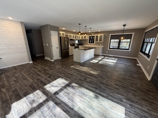 Building Photo - 2004 1st Ave S