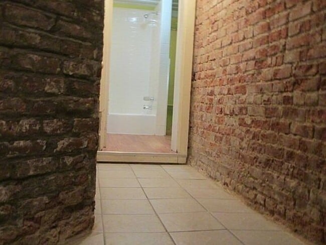 Photo - 1400 Cook St
