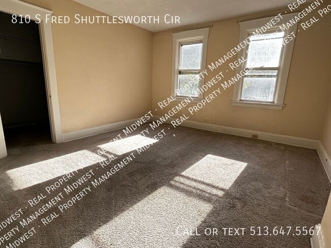 Photo - 810 S Fred Shuttlesworth Cir