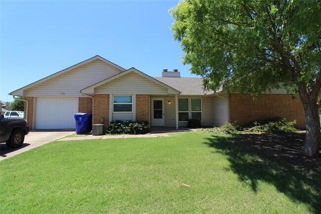 Photo - 211 Skylark Ct